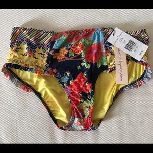 DISO in SMALL or MEDIUM new or like new please!!